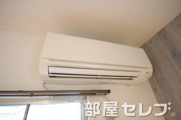 冷暖房エアコン。