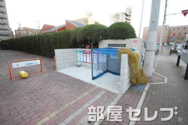ゴミ置き場。
