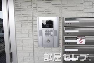 オートロック完備。