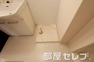 洗濯機置き場はこちらへ。