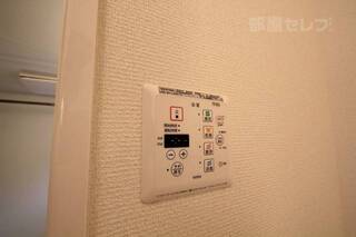 浴室乾燥機付きです