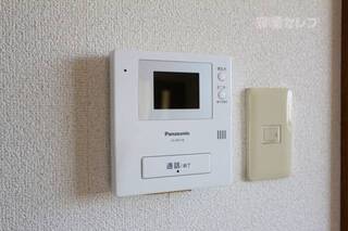 写真は同タイプの301号室になります
