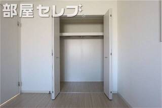 パイプハンガー付きの収納スペースです