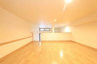 寝室もしくは荷物置きにいかがでしょうか。