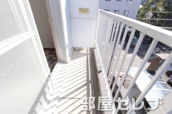 日当り良好なバルコニーで洗濯もすぐに乾いちゃう。