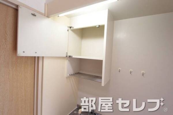 キッチンに棚がついてます。