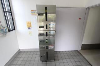 あると便利な宅配ボックスです。