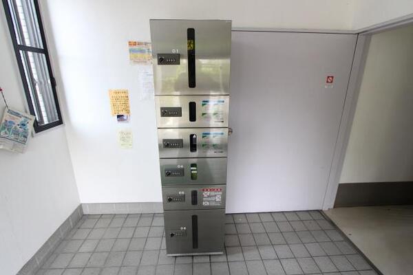 あると便利な宅配ボックスです。