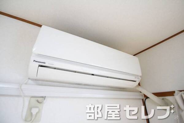 冷暖房エアコン。