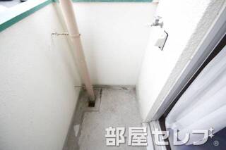 洗濯機置き場はこちらへ。