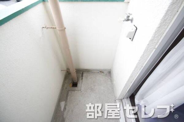 洗濯機置き場はこちらへ。