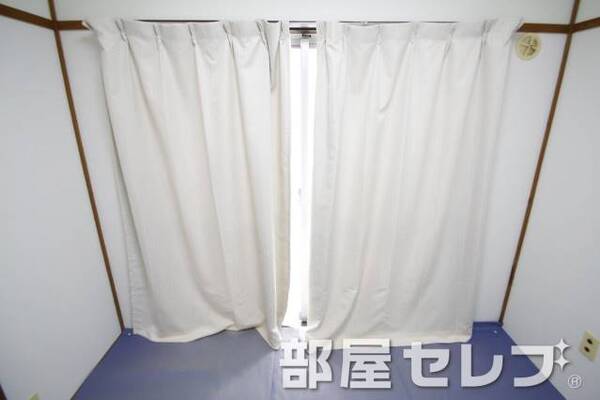 カーテン付き。