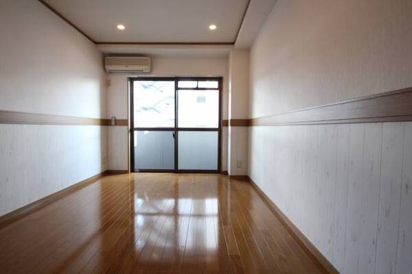 4B号室内装写真参照