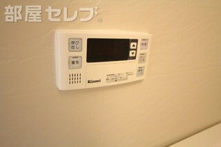 扉がたくさんの寝室、色々使えます。