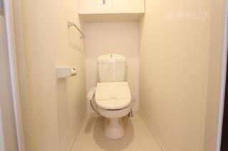温水洗浄機能付きのトイレです。