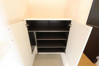 下部に余裕がある下駄箱なので、便利です。