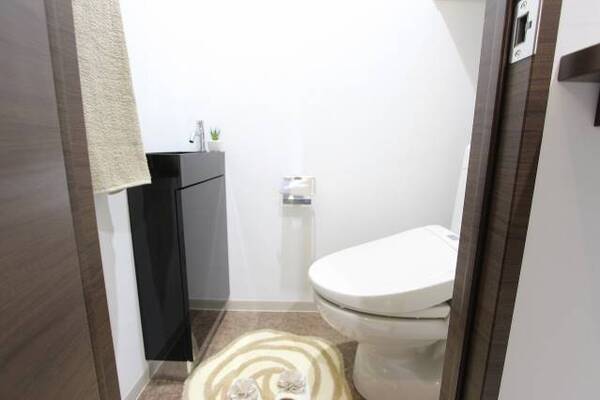 トイレにも手洗い場ついています
