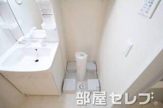 洗濯機置き場はこちらへ。