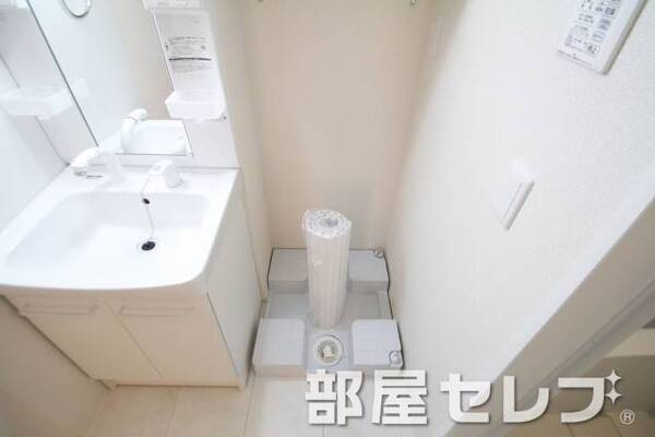 洗濯機置き場はこちらへ。