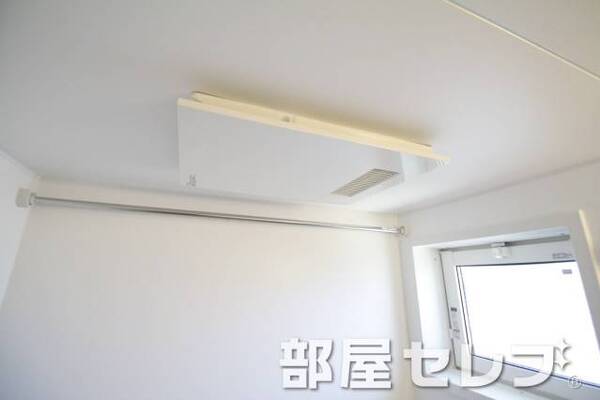 浴室乾燥機付き。