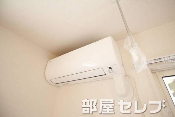 冷暖房エアコン。