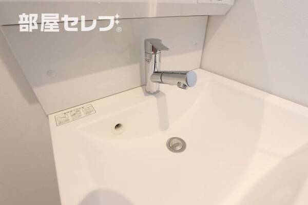洗面台さえも綺麗で使いやすそう（反転タイプ写真使用）