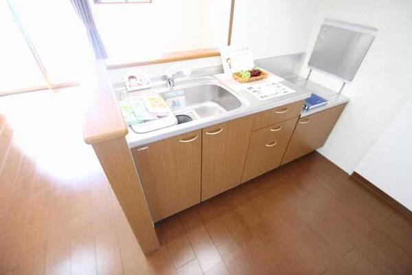 お好きなコンロを置けます段落ちキッチン。