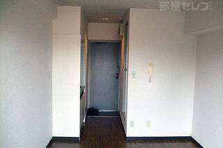 玄関からお部屋までのショット