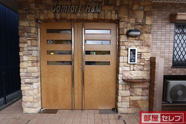 屋根付きの自転車置き場です。