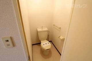 幅が広めのトイレです。