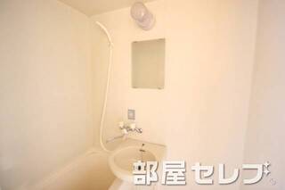 浴室に鏡もあります。