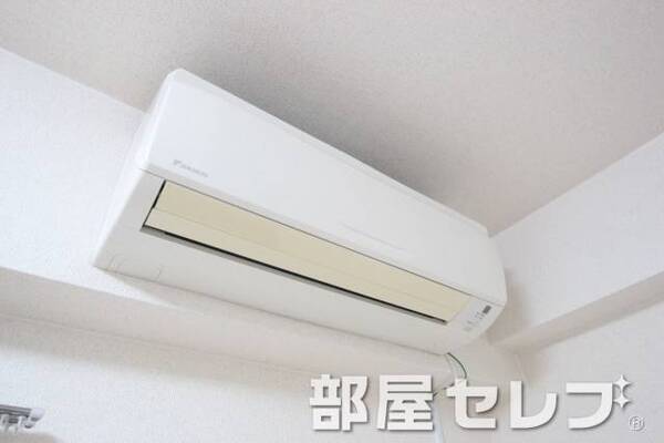 冷暖房エアコン。