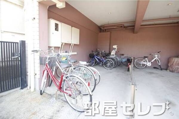自転車置き場。