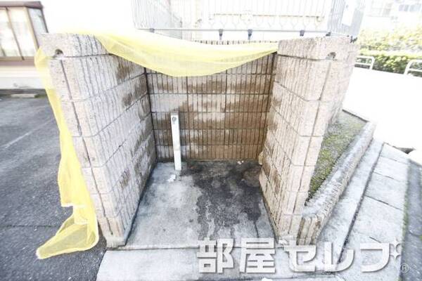 ゴミ置き場。