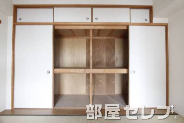 各部屋に収納あります。