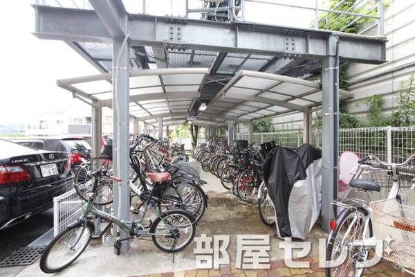 駐輪場。