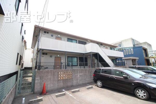 閑静な住宅街の物件ですよ。