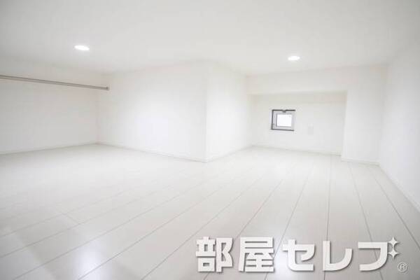 ロフト約4.8帖。