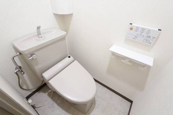 ウォシュレット付きのお手洗いです。