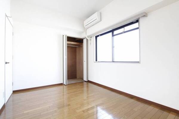 明るい角部屋です。