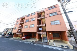 洋風の館のような外観です。