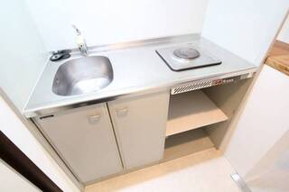 キッチンには電気コンロもあります。