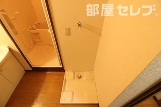 出窓があって明るいです。