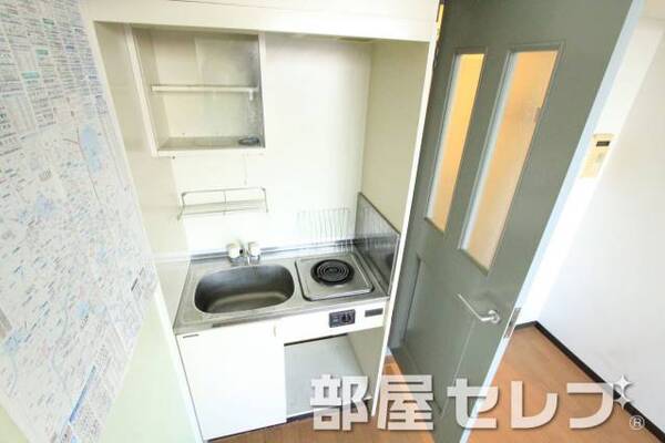電気コンロのキッチンです。