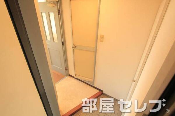 玄関からの写真です。