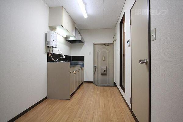 白を基調とした部屋です