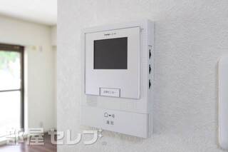 モニターで来客の姿を確認できます。