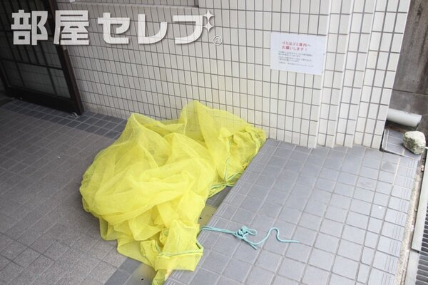 ゴミ捨て場。