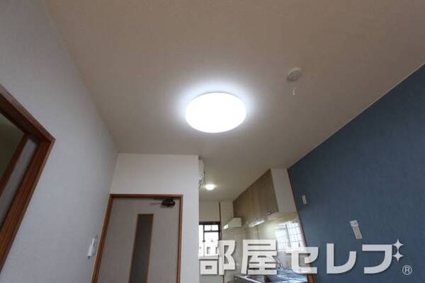 照明ありますよ。各部屋に。イメージ写真