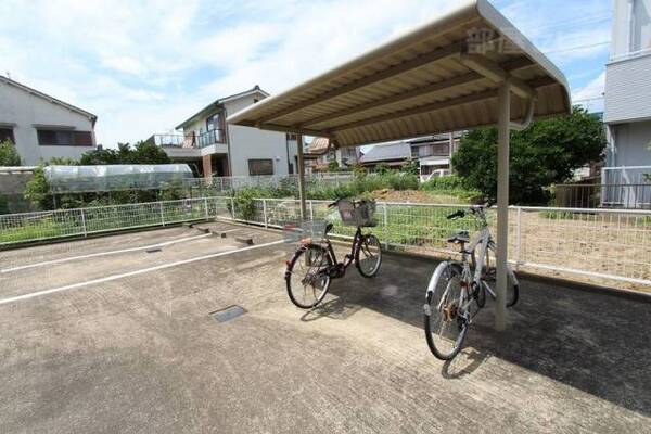 駐輪場完備